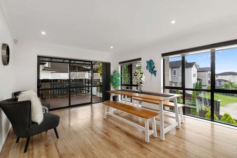 Photo of property in 12 San Casello Rise, Henderson, Auckland, 0612