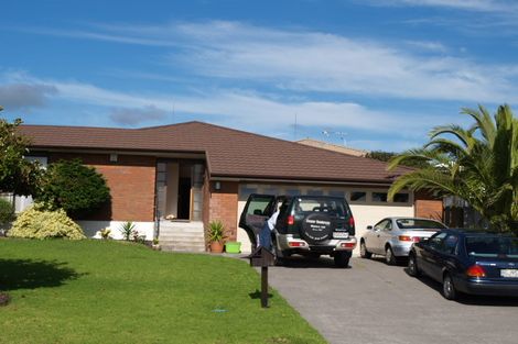 Photo of property in 14 Carriage Close, Northpark, Auckland, 2013