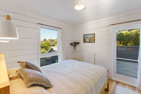Photo of property in 33 William Street, Waikanae Beach, Waikanae, 5036