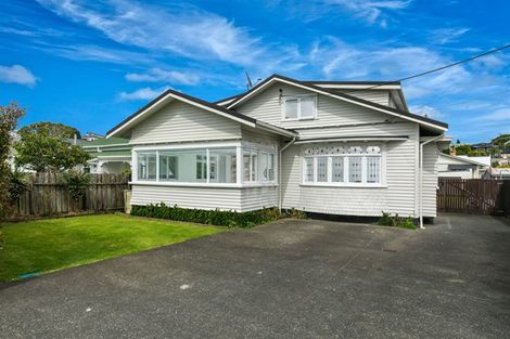 Photo of property in 24 Sulphur Beach Road, Northcote Point, Auckland, 0627