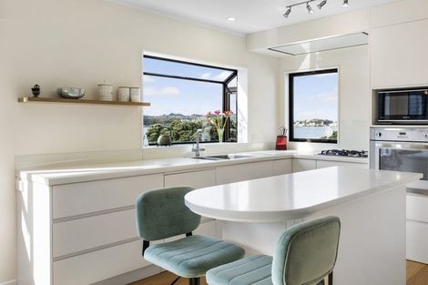 Photo of property in 2/378 Evans Bay Parade, Hataitai, Wellington, 6021