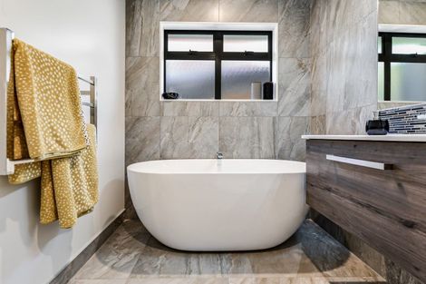 Photo of property in 34 Greenfield Drive, Western Heights, Hamilton, 3200