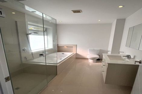 Photo of property in 15 Glenroy Place, Green Bay, Auckland, 0604