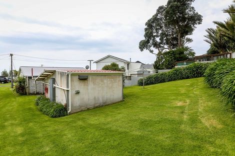 Photo of property in 30 Tasman Parade, Oakura, 4314