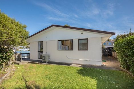 Photo of property in 2/17 Rose Street, Ranui, Porirua, 5024