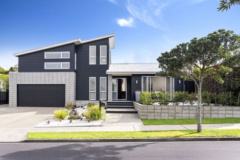 Photo of property in 12 Tranquility Rise, Mellons Bay, Auckland, 2014