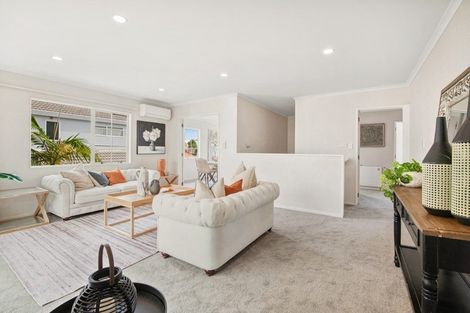 Photo of property in 28 Tyburn Lane, Unsworth Heights, Auckland, 0632