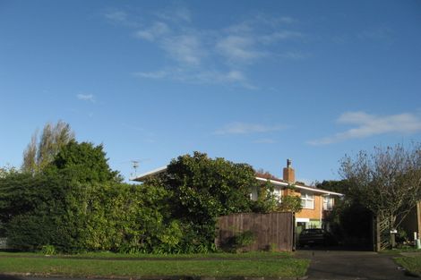 Photo of property in 99 Gossamer Drive, Pakuranga Heights, Auckland, 2010