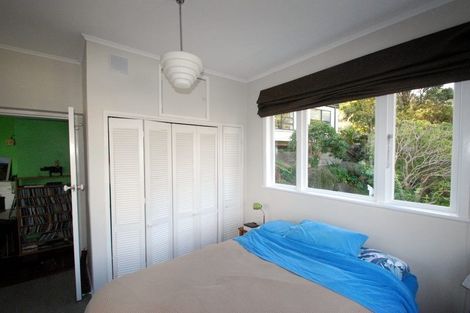 Photo of property in 52 Tio Tio Road, Miramar, Wellington, 6022