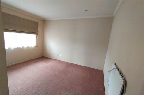 Photo of property in 11 Woodridge Avenue, Northcross, Auckland, 0630