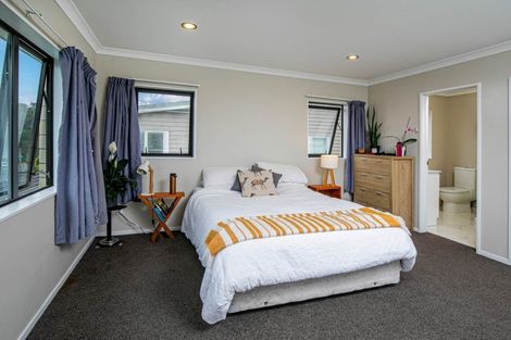 Photo of property in 12a Marsh Avenue, Forrest Hill, Auckland, 0620