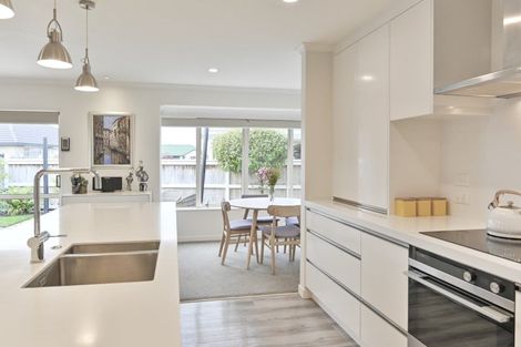 Photo of property in 2/212 Grove Road, Mayfair, Hastings, 4122