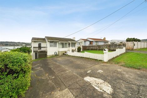 Photo of property in 35 Waiuta Street, Titahi Bay, Porirua, 5022