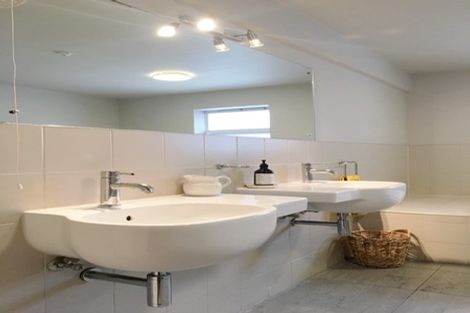 Photo of property in 1/2 Manor Place, Dunedin Central, Dunedin, 9016