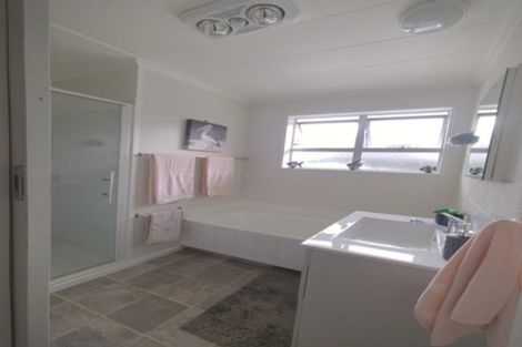 Photo of property in 27 Meadowbrook Drive, Cloverlea, Palmerston North, 4412