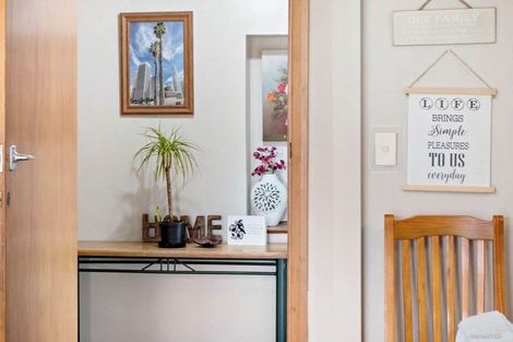 Photo of property in 61 Taikata Road, Te Atatu Peninsula, Auckland, 0610