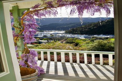 Photo of property in 19 Milton Terrace, Picton, 7220