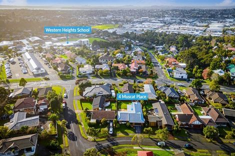Photo of property in 4 Muscat Place, Henderson, Auckland, 0612