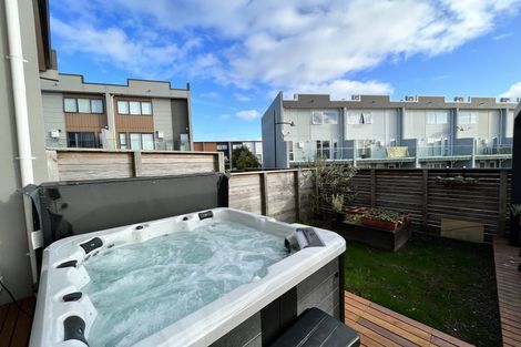Photo of property in 42 Bordeaux Parade, Te Atatu South, Auckland, 0610