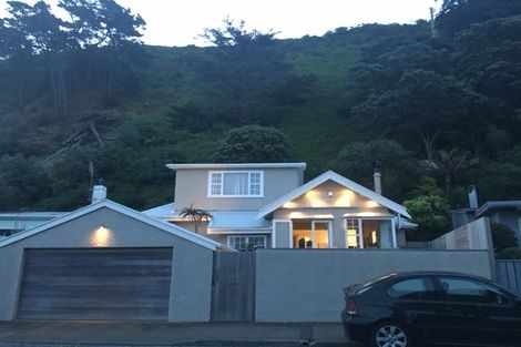 Photo of property in 144 Breaker Bay Road, Breaker Bay, Wellington, 6022