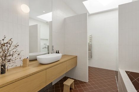 Photo of property in 90 Walker Road, Point Chevalier, Auckland, 1022