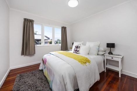 Photo of property in 40 Reid Road, New Lynn, Auckland, 0600