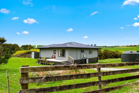 Photo of property in 17 Ranganui Road, Kaiwaka, 0573