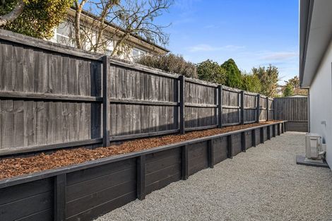 Photo of property in 98 Willowview Drive, Redwood, Christchurch, 8051