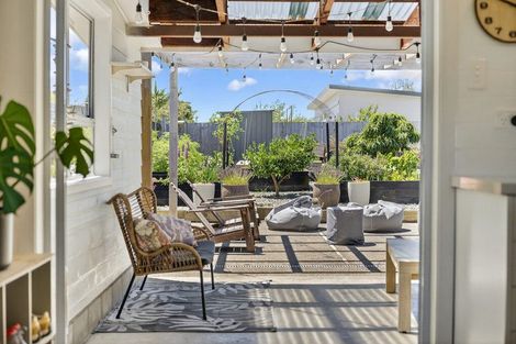 Photo of property in 47 Ferry Road, Martinborough, 5711