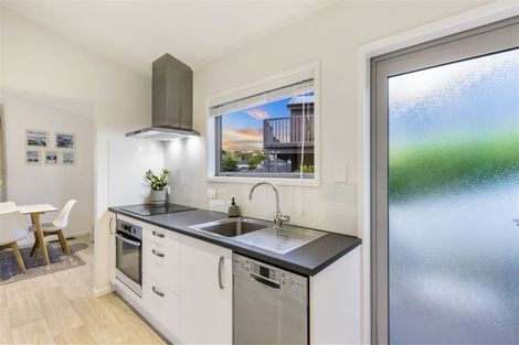 Photo of property in 7 William Bayes Place, Red Beach, 0932