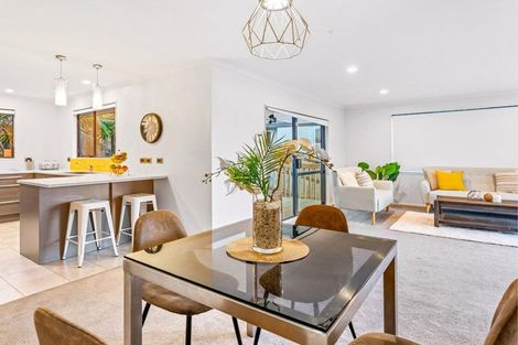 Photo of property in 21 Breenagh Place, Massey, Auckland, 0614