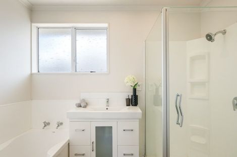 Photo of property in 4 Harvard Grove, Totara Park, Upper Hutt, 5018