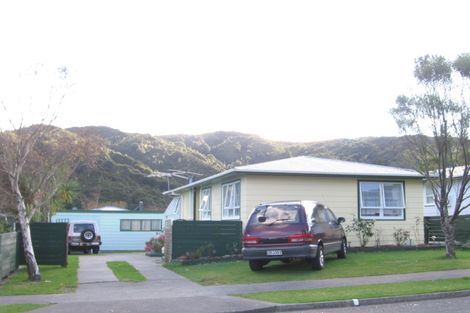 Photo of property in 15 Manurewa Grove, Wainuiomata, Lower Hutt, 5014