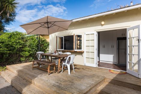 Photo of property in 15 Kingswood Street, Takaro, Palmerston North, 4412