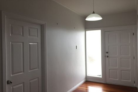 Photo of property in 3 Pleasant Road, Glen Eden, Auckland, 0602