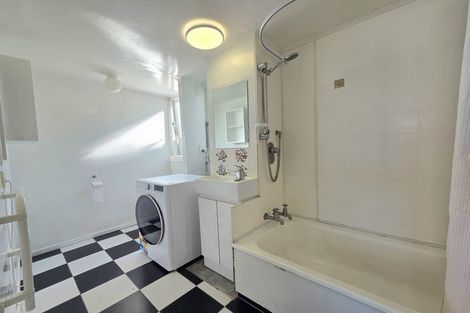 Photo of property in Churchill Flats, 213 The Terrace, Wellington Central, Wellington, 6011