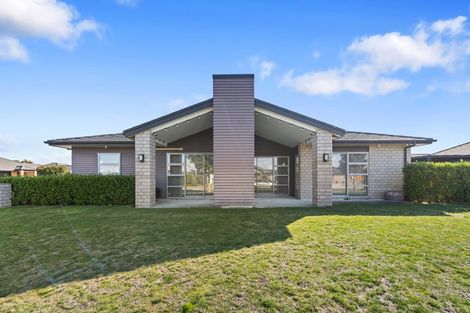 Photo of property in 32 Rainey Crescent, Papamoa Beach, Papamoa, 3118