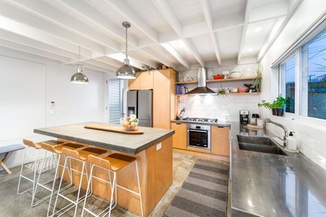 Photo of property in 17 Vincent Road, Northcote Point, Auckland, 0627