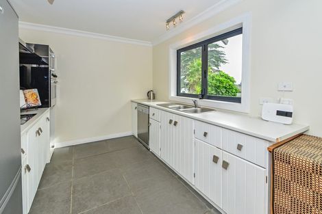 Photo of property in 20 Collingwood Road, Waiuku, 2123