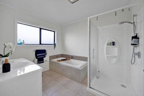 Photo of property in 37 Dillon Drive, Bell Block, New Plymouth, 4312