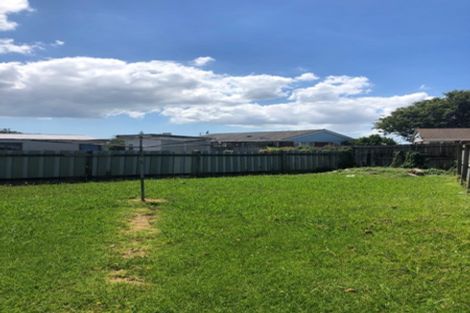 Photo of property in 17 Convair Crescent, Mangere, Auckland, 2022