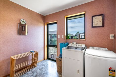 Photo of property in 15 Union Street, Winton, 9720