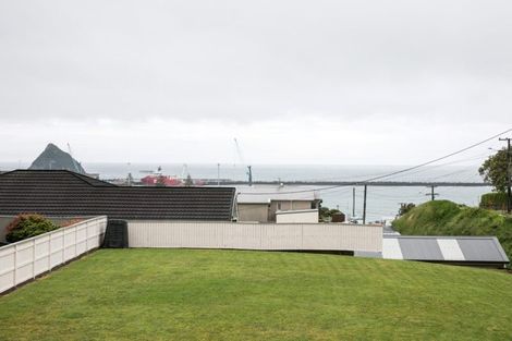 Photo of property in 40 Bayly Road, Moturoa, New Plymouth, 4310