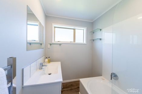 Photo of property in 118 Norana Road, Timberlea, Upper Hutt, 5018