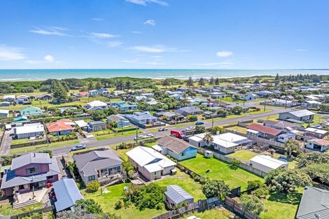 Photo of property in 18 Aotea Street, Castlecliff, Whanganui, 4501
