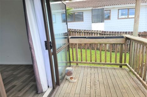 Photo of property in 28 Beauchamp Drive, Massey, Auckland, 0614