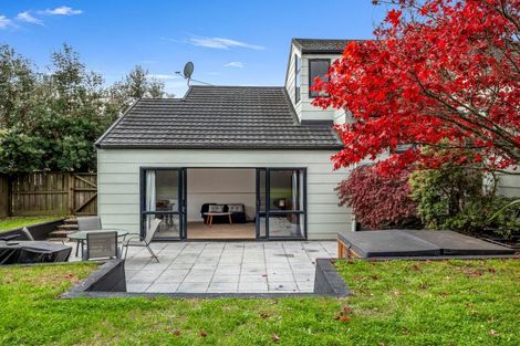 Photo of property in 11 Waitawa Place, Lynmore, Rotorua, 3010