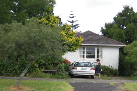 Photo of property in 87 Beach Haven Road, Beach Haven, Auckland, 0626