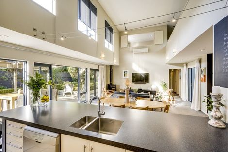 Photo of property in 11 Woodford Heights, Havelock North, 4130