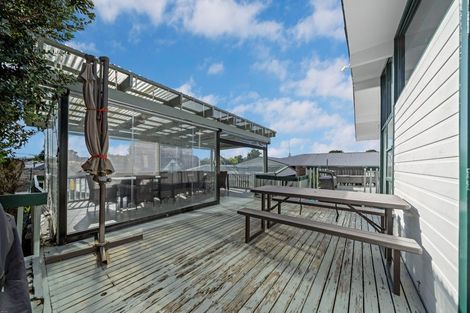 Photo of property in 6 Aplin Place, Birkdale, Auckland, 0626